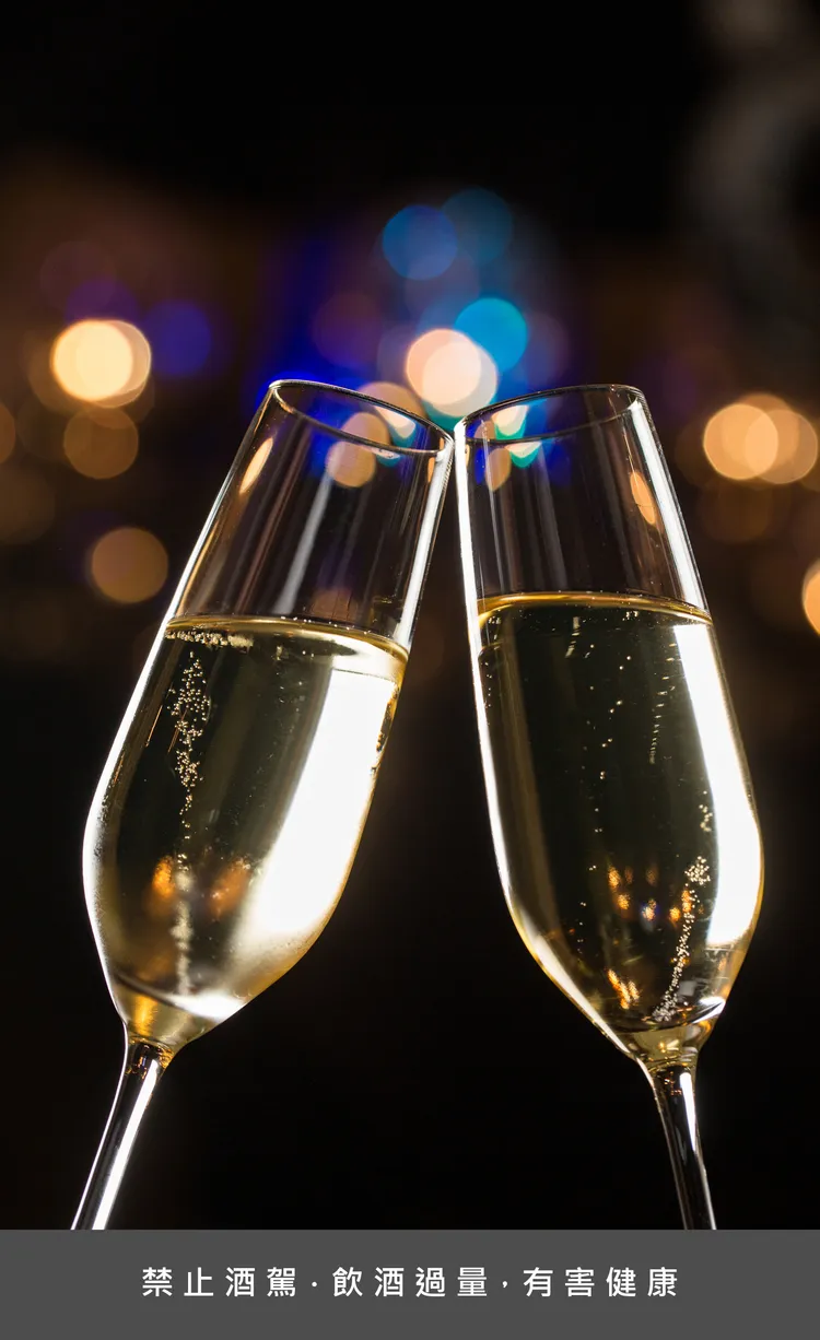 「M.O. Bar」Glitz & Glam 跨年派對，享受多款精選調酒、紅、白酒與啤酒等無限暢飲，亦將特別邀請DJ現場表演，更可參加驚喜抽獎。業者提供