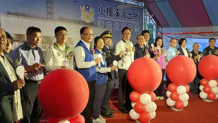 張善政市長及桃園警局長吳坤旭等人主持啟用典禮。桃園警分局提供