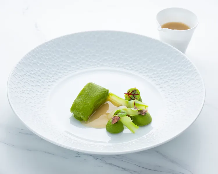 「鱈魚」宛如綠寶石般閃耀的普利亞義大利料理，巧妙融合義式風情與創新風味。業者提供