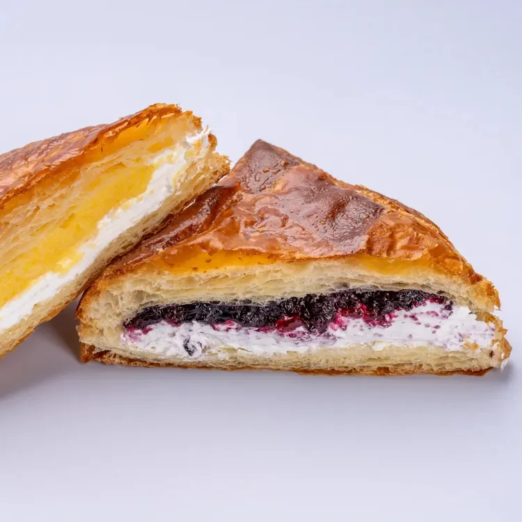 千層酥(藍莓、草莓、卡士達)60元。業者提供