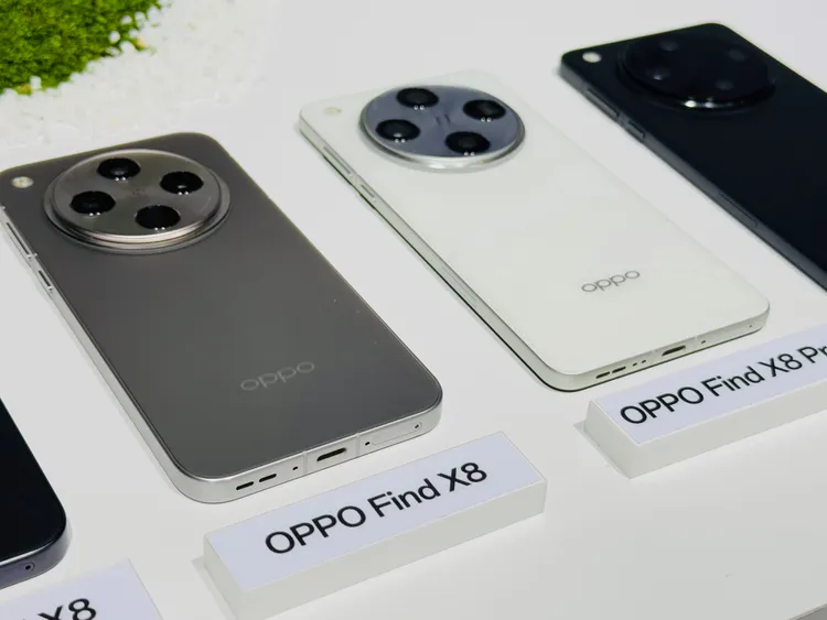 OPPO Find X8機身背蓋為平面方形設計、Find X8 Pro為微曲設計。趙筱文攝影