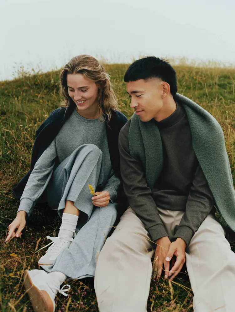 女裝柔軟針織刷毛圓領T恤，390元。品牌提供