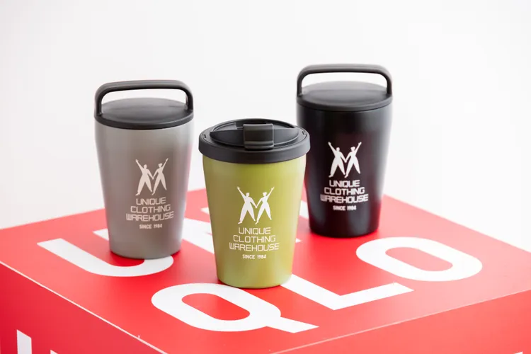 滿額贈端出印有創始店原創LOGO兩用式保溫杯。品牌提供