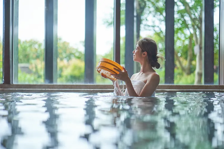 入住露營車方案，也能到飯店內使用泡湯設施。礁溪老爺提供