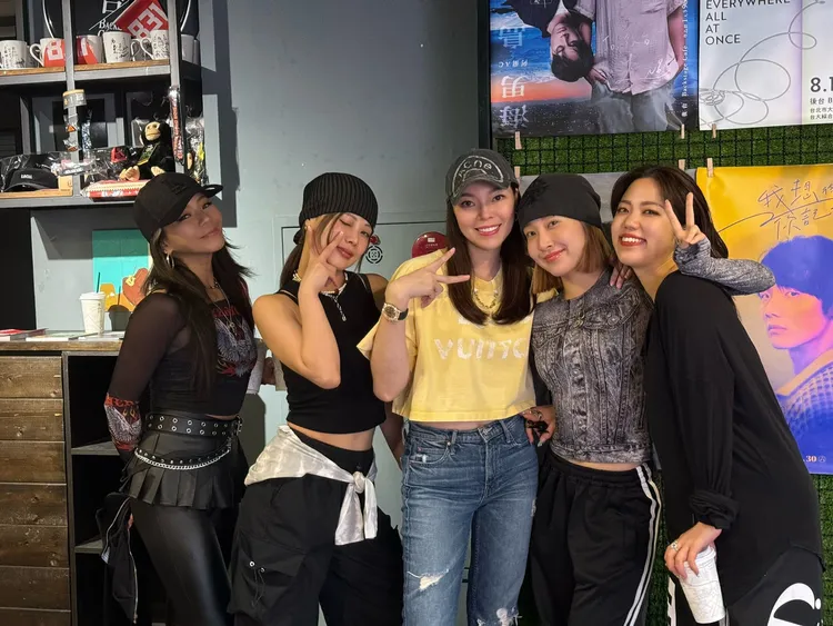 曾馨瑩與日本街舞傳奇Tsubakill合影。永齡基金會提供