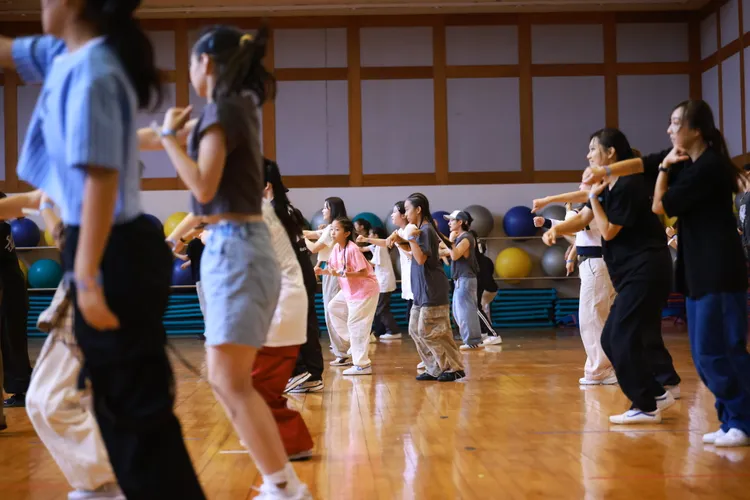 各年齡層的舞者們皆擁有實際參與學習的機會。永齡基金會提供