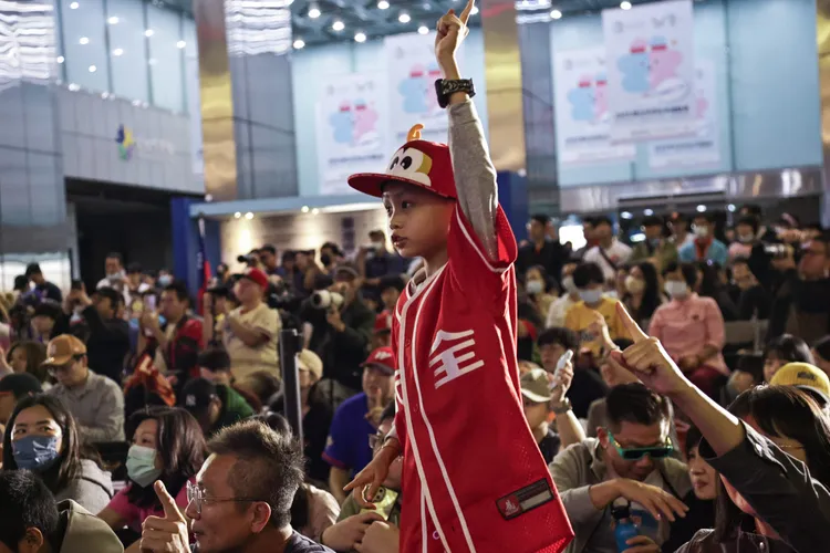 小球迷加入北市府的直播應援活動，為中華隊加油。北市體育局提供
