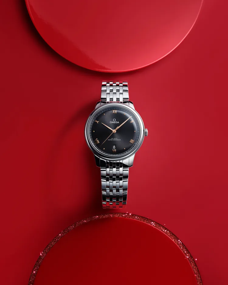 OMEGA碟飛Prestige系列40毫米腕錶，不鏽鋼錶殼，黑色錶盤，不鏽鋼錶鍊，歐米茄8800機芯，動力儲存55小時，防水深度30米，16萬2000元。品牌提供
