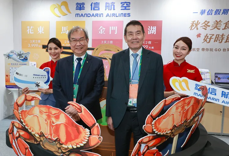 華航董座謝世謙（右）、華信董座高星潢（左）合照。華航提供