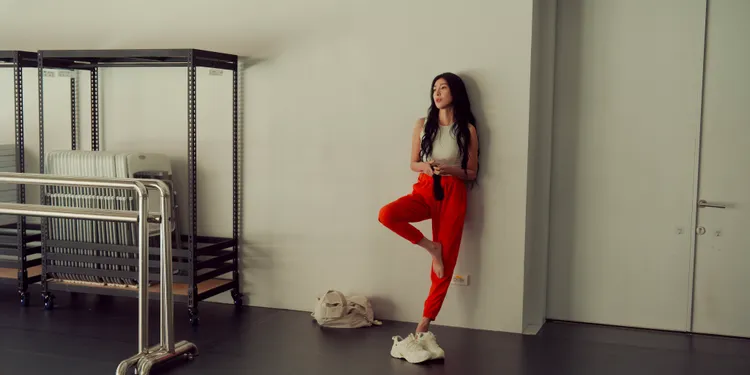 楊謹華劇中因腳傷跳舞失誤。Netflix提供