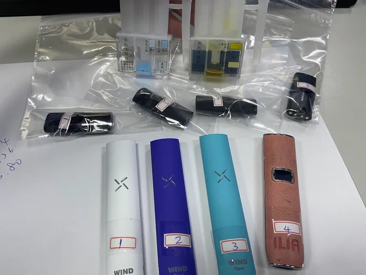 警方查扣喪屍煙彈吸食器等證物。翻攝畫面