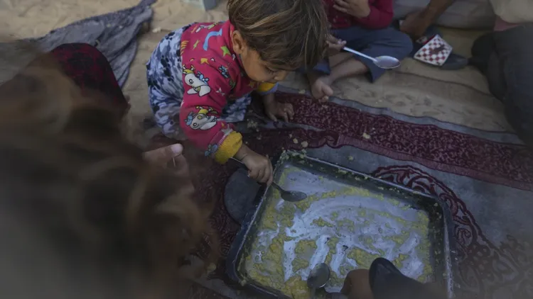 雅絲敏一家一天只能吃到一份扁豆湯。美聯社