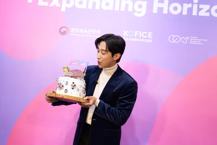 現場粉絲提早為振永慶生。CAST提供