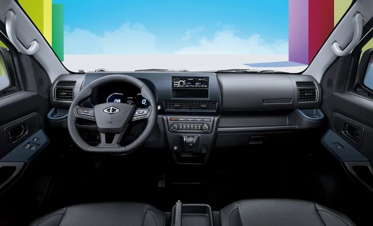 全新J SPACE搭配10.25吋數位儀錶及懸浮式電子排檔桿(自排車型)等配備，大幅增添車室科技感氛圍。業者提供