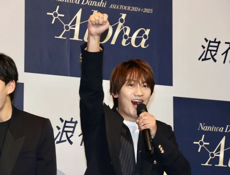 藤原丈一郎高舉雙手喊「一級棒」，身為棒球鐵粉的他親自觀戰12強，對台灣投手張奕印象深刻。莊宗達攝