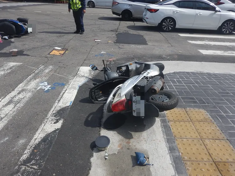 2名騎士受傷送醫。民眾提供