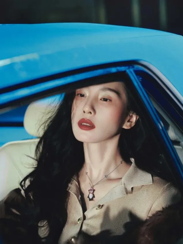 劉詩詩搭配Qeelin「「Monkey King BoBo」項鍊。品牌提供