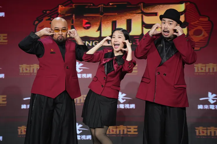 美麗本人（左起）、Lulu、阿達擔任主持人。彭欣偉攝