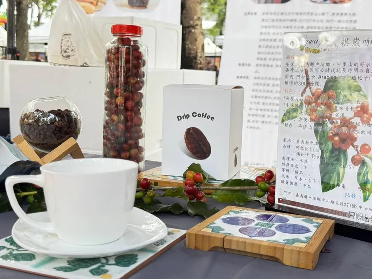 「棋葳咖啡」讓民眾體驗來自嘉義中埔咖啡的風味。嘉縣府提供
