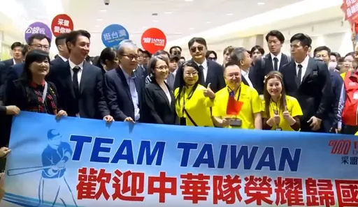 免稅店女董帶隊卡C位「擠掉球員」掀怒火　他開轟：抵制這家店！