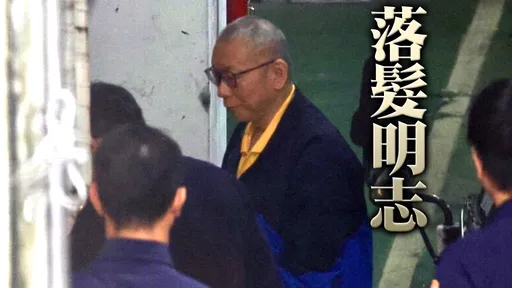 柯文哲新造型「大光頭」囚車道現身！　「猜猜原因」抗議被控性騷擾？延押？