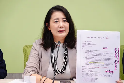 翁曉玲嗆全律會是「少數意見」！民進黨團：1萬多人律師專業比不過你？