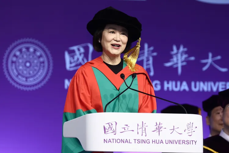 林青霞清華大學畢業典禮致詞。資料照片