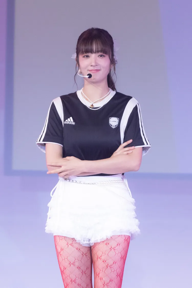 尹普美秀出美腿。ONINN ASIA提供