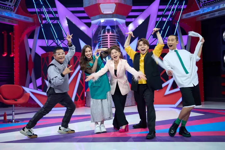 《Talk Talk秀台語》第二季籌備已經全面啟動（左起舜哥 SANDY 王彩樺 黃豪平 浩子） 。公視台語台提供