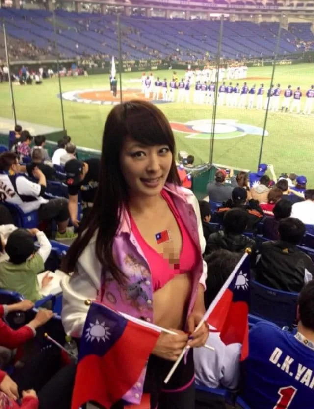 11年前賈永婕穿比基尼現身東京巨蛋球場。翻攝賈永婕臉書