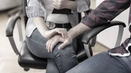 國中狼師辦公室內三度伸魔爪 襲胸女同事、伸褲頭摸臀下場曝光