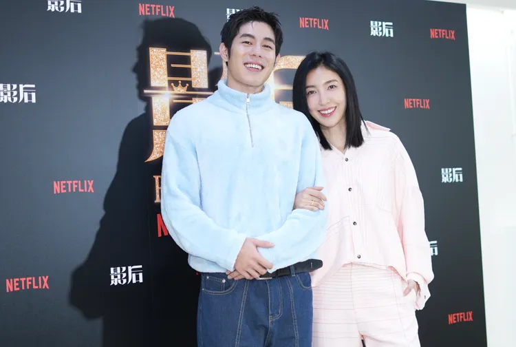 楊謹華（右）和詹懷雲的姐弟戀充滿粉紅泡泡。彭欣偉攝