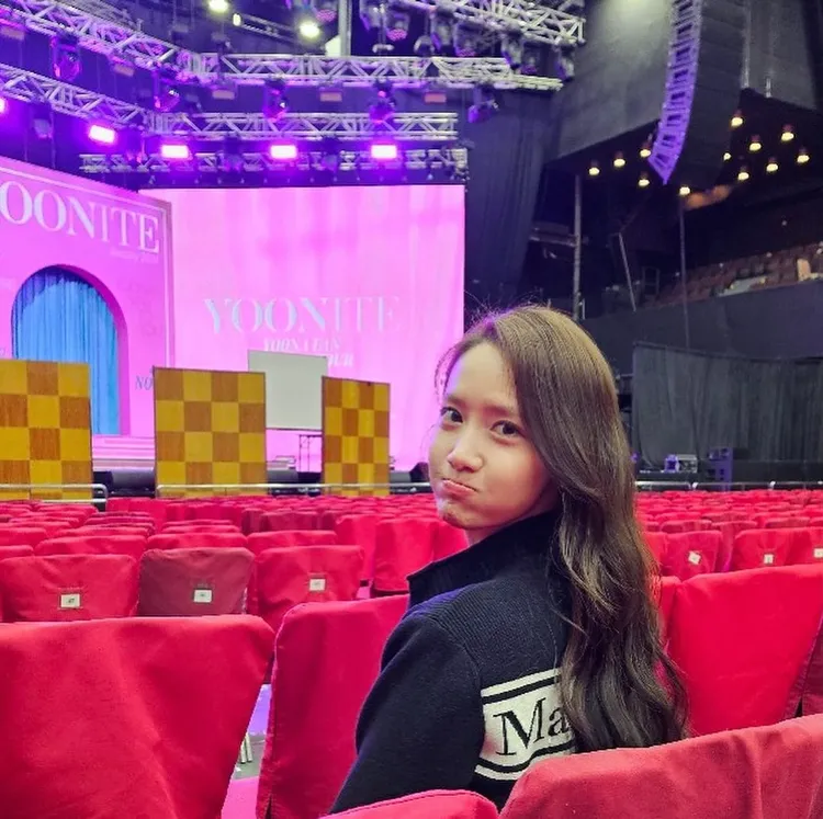 潤娥穿著MATIN KIM針織外套。翻攝yoona__lim IG