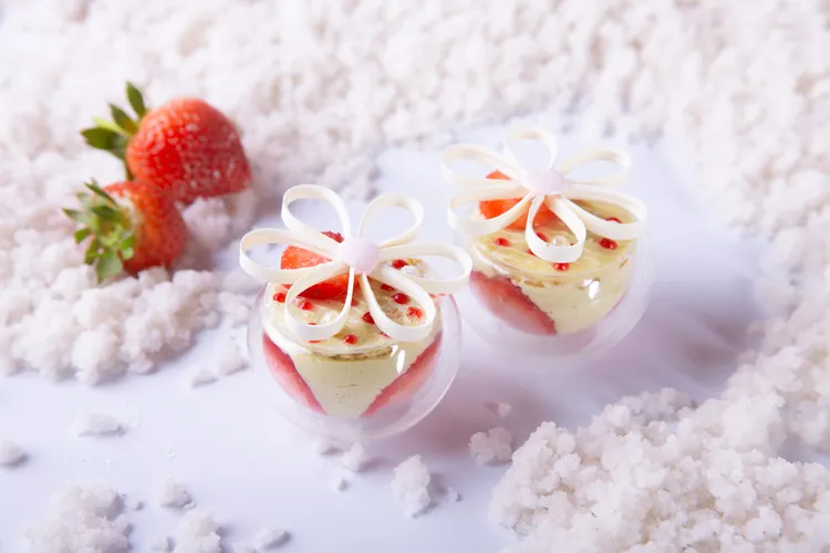 開心果草莓慕斯杯。業者提供