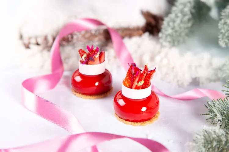 草莓大吉嶺白酒牛奶慕斯。業者提供