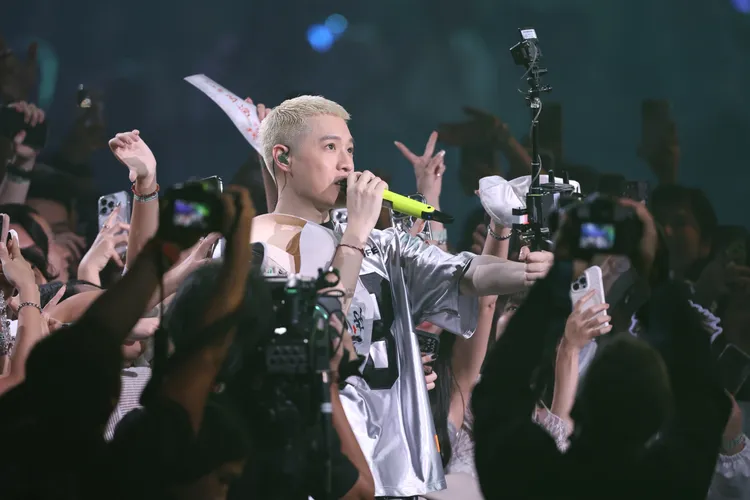 周湯豪埋入觀眾席，享受粉絲滿滿的愛。彭欣偉攝