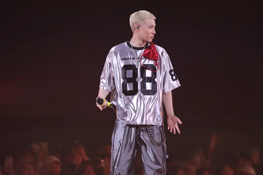 周湯豪演唱會出事了!delay開場後台急救「把筋扳回來」