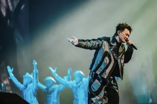 陈奕迅巡演无预警又食言　逼哭粉丝：等了18年