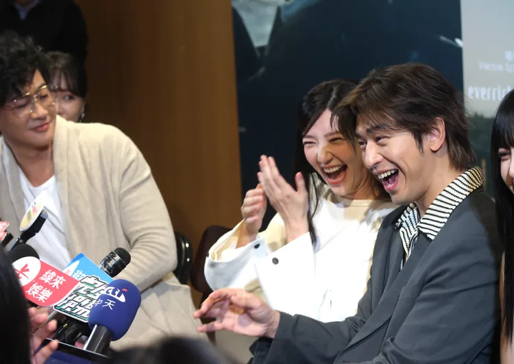 陳柏霖（右起）和郭雪芙多次合作默契十足，兩人在訪問現場樂開懷。攝影中心攝