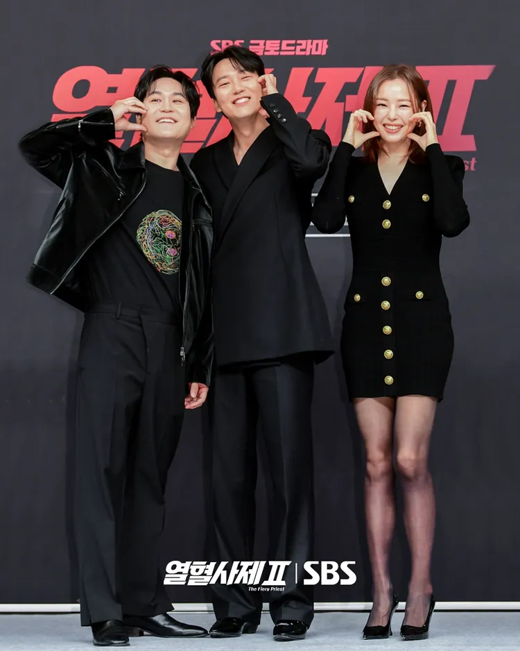 金成均（左起）、金南佶、李荷妮再度攜手辦案。翻攝SBS