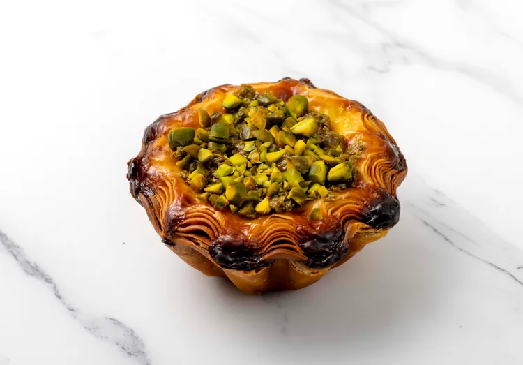 最佳創意獎黃振洋的開心果千層蛋塔(台南遠東香格里拉)。業者提供