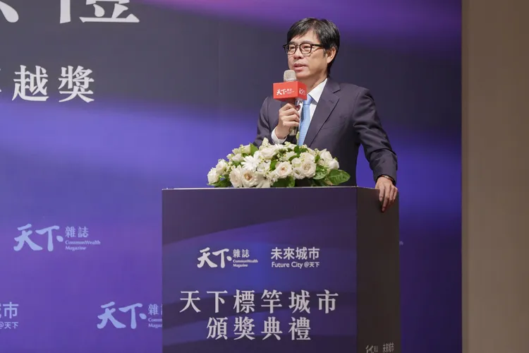 陳其邁感謝天下雜誌及市民朋友的肯定，高雄連續兩年拿下永續幸福城市獎六都組第一，並同時拿到2024年度卓越城市獎，是一段驚奇之旅。翻攝畫面