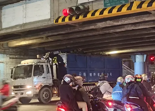 多災多難「福和橋」又被撞! 養工處擔心衝擊大樑
