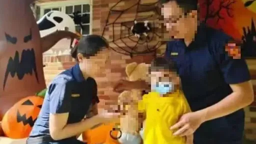 孩子萬聖節扮柯P　警官夫妻拍「銬北」照！南警懲處了