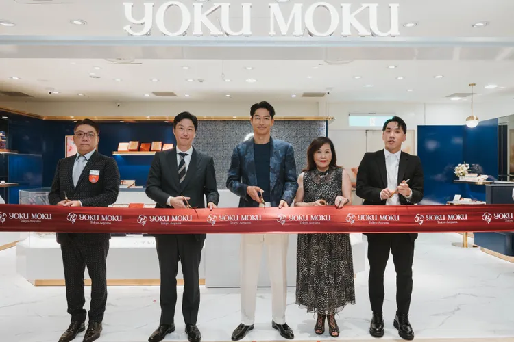 AKIRA（中）出席YOKU MOKU台南店開幕剪綵。YOKU MOKU提供