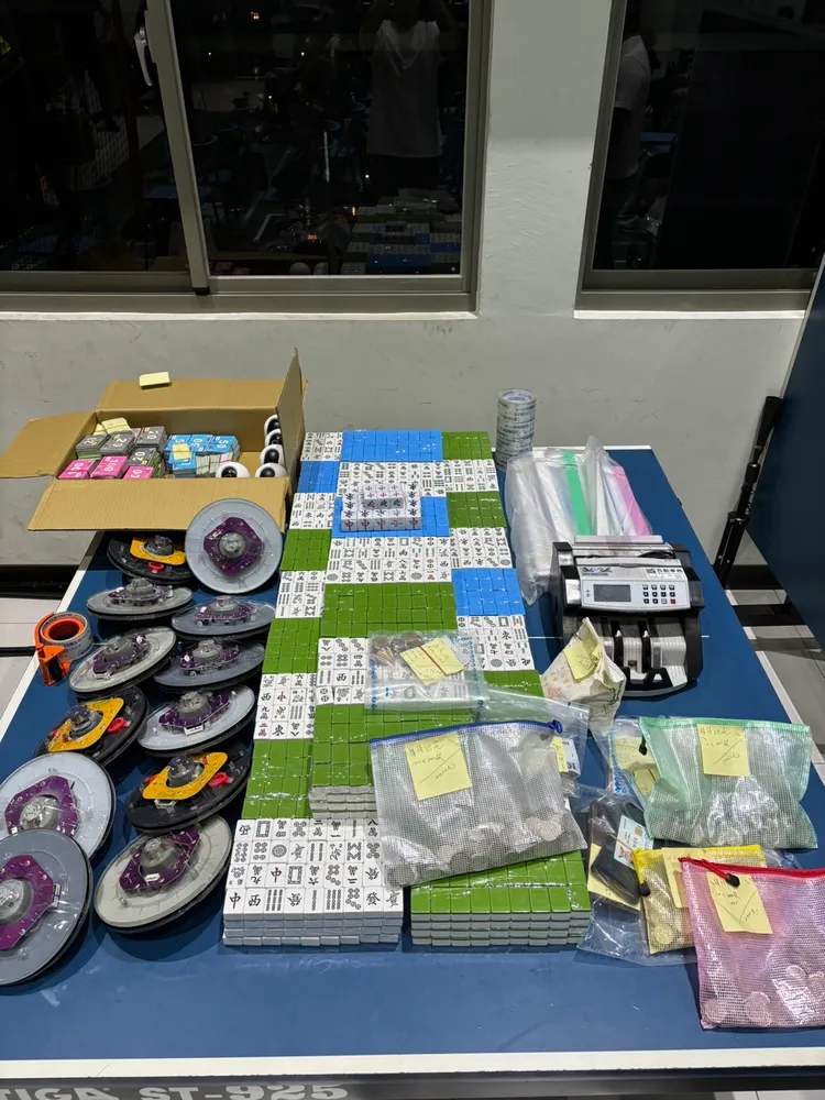 警方查獲大量賭具。警方提供