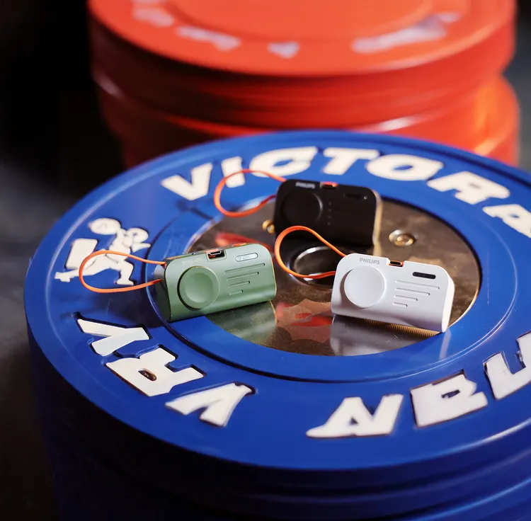 FunCube MINI2雖然小巧但卻能夠支援Apple Watch充電。雙全提供