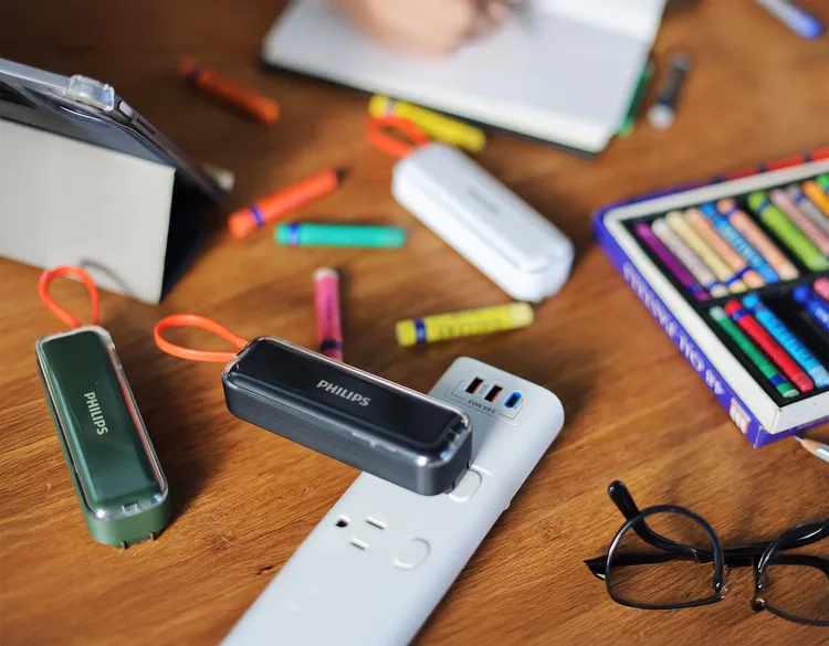 FunCube Bar支援22.5W快充。雙全提供