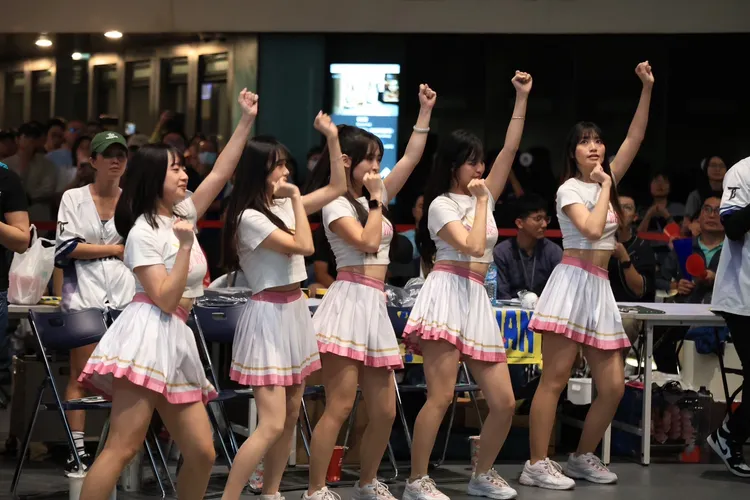 高市府23日晚間在衛武營轉播，湧入超過5千位民眾到場觀賞台日大戰。運發局提供