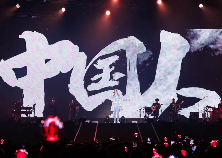 張哲瀚帶動台下觀眾一同高唱《中國人》。張哲瀚提供